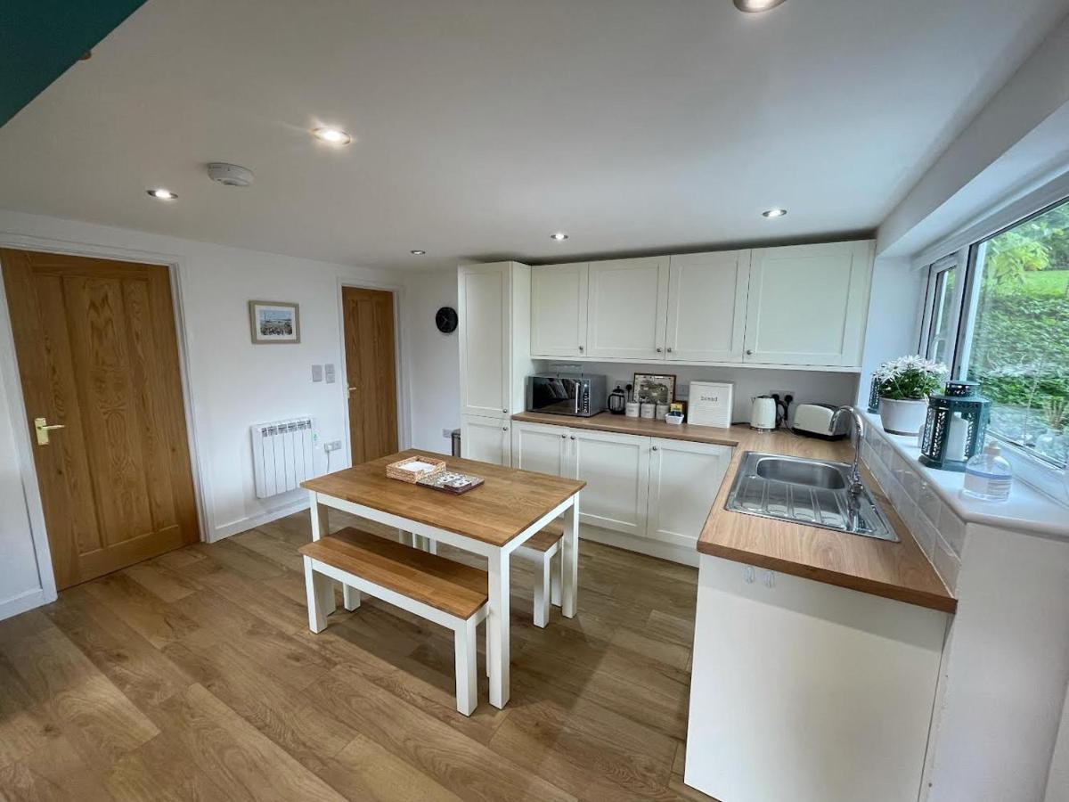 Lovely Ground Floor Apartment In Quiet Village Exeter Kültér fotó